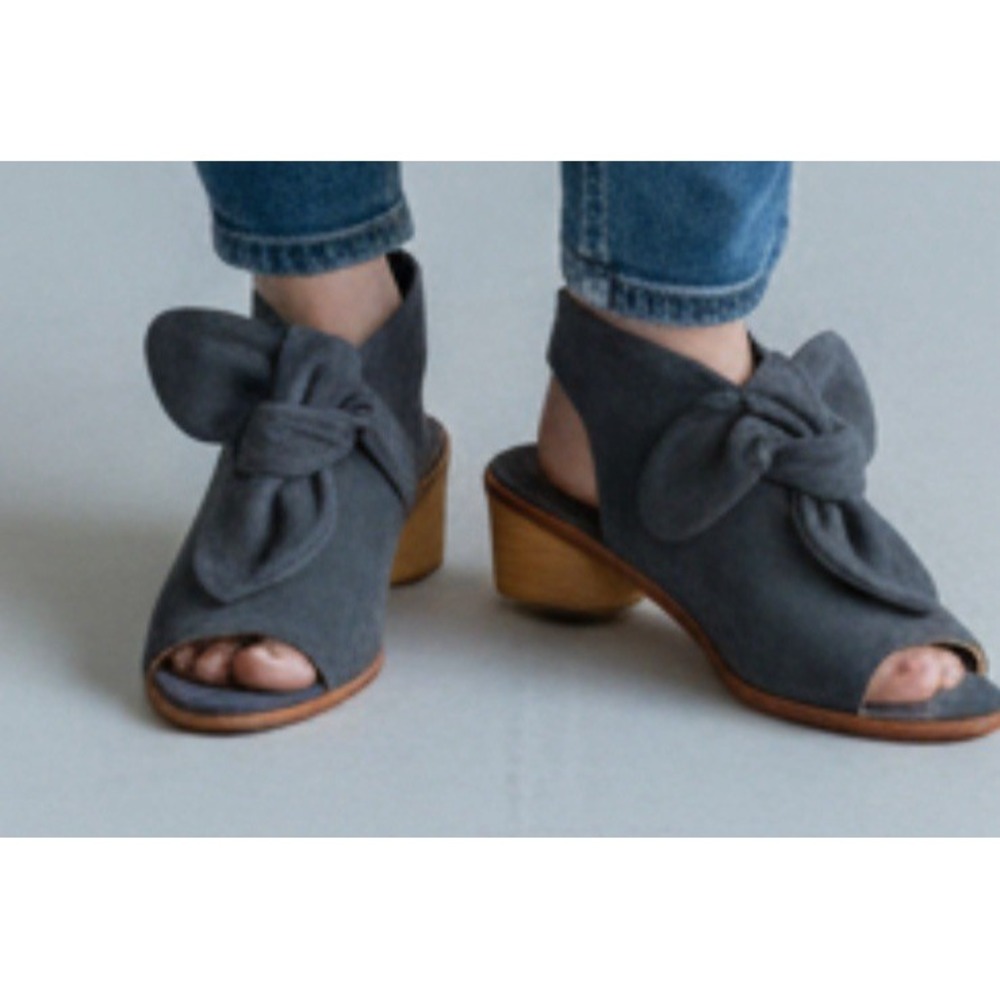NEW ANTHROPOLOGIE Bernardo Luna Lizzie Peep Toe Bow Sandal Size 9 BLUE GRAY